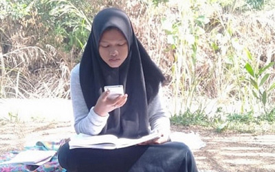 Inul, Lari Ke Gunung Demi Ikut E-Learning